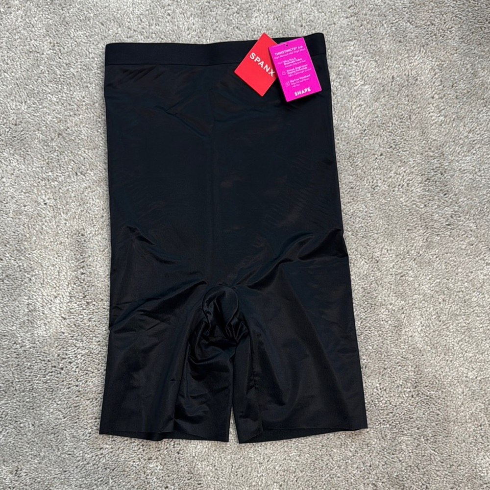 BNWT SPANX Thinstincts 2.0 High-Waisted Mid-Thigh Short